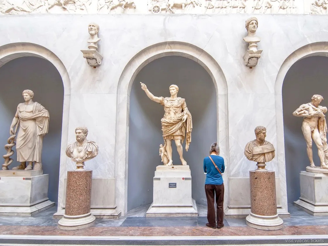 Soffitto della Cappella Sistina con il biglietto d'ingresso ai Musei Vaticani