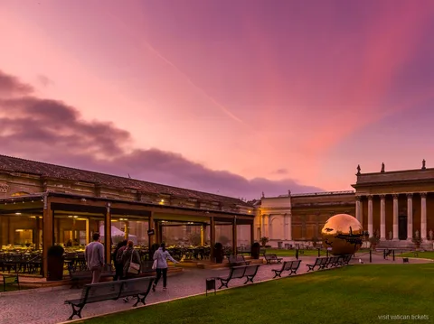 Biglietti Musei Vaticani, tour con colazione nel Cortile della Pigna