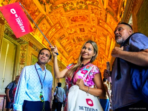 Tour nocturno a los Museos Vaticanos en el Patio de la Piña