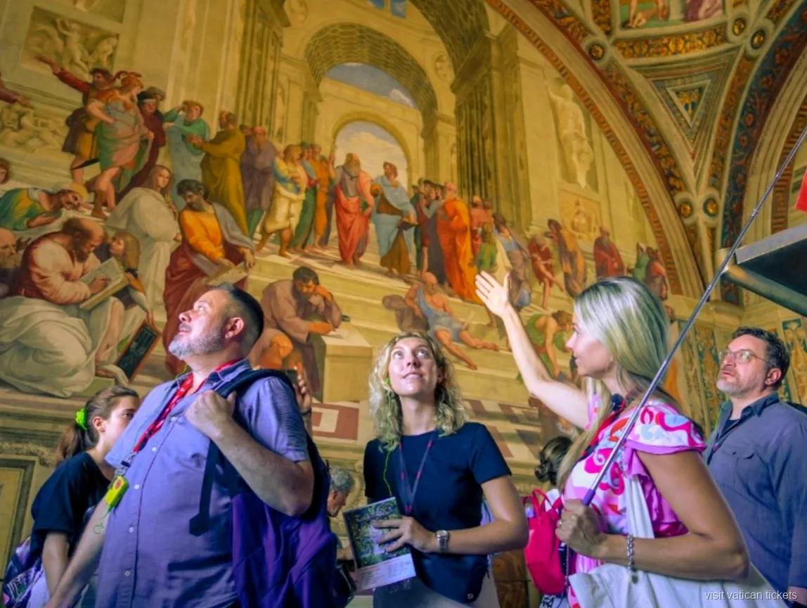 Grupo nocturno con guía experto en los Museos Vaticanos